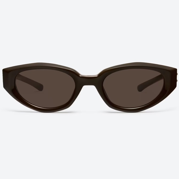 Gentle Monster Jentle Salon Fishtail Brown with Aile.M charm and Dottler charm - Picture 2 of 12